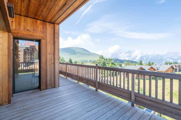 Stylish Duplex Apartment Near Alpine Slopes - Image 1