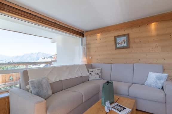 Panoramic Mountain Views From Alpine Apartment - Image 1