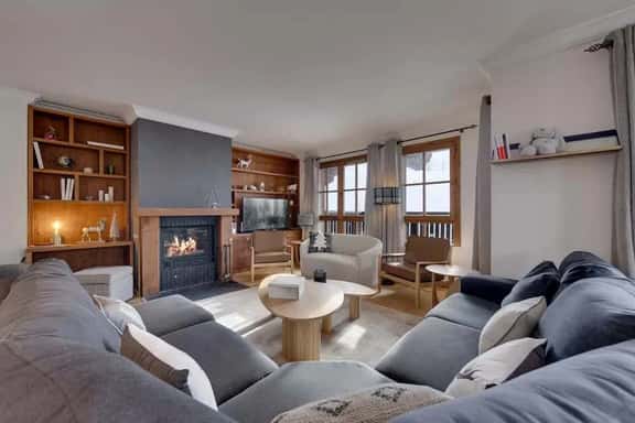 Pedestrian Resort Retreat Facing Mont Blanc - Image 1