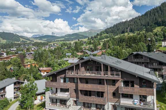 Peaceful Megève Duplex Near Resort Centre - Image 1
