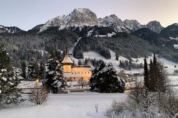 Gstaad - Cozy Spacious Flat Right in the Village - Image 1