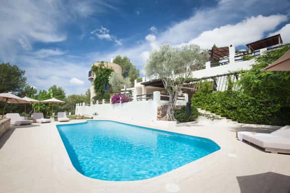 Elegant Rural Villa With Scenic Views - Image 1