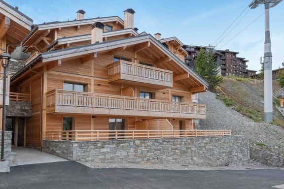 Peaceful Méribel Stay With Private Balcony - Image 1