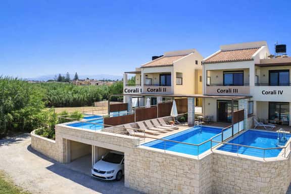 Bright Coastal Retreat With Stunning Views - Image 1