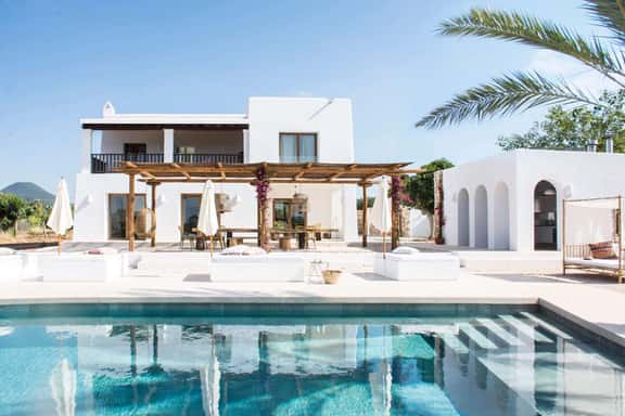 Peaceful Garden Retreat With Swimming Pool - Image 1