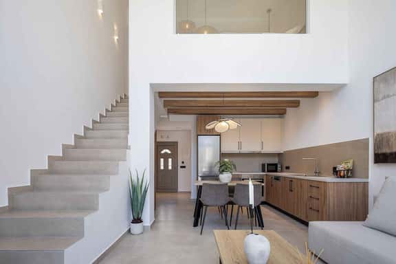 Modern Mountain Retreat With Private Pool - Image 1