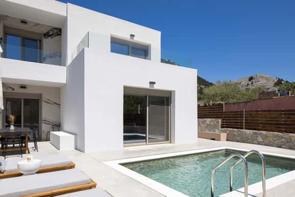 Private Villa With Beautiful Mountain Scenery - Image 1