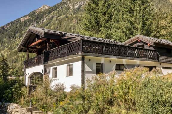 Mountain Retreat in Sunny Les Pècles - Image 1