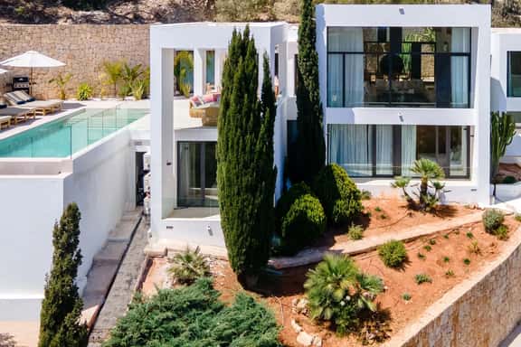 Five Bedroom Villa Overlooking Mediterranean Water - Image 1