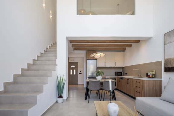 Peaceful Retreat With Panoramic Mountain View - Image 1