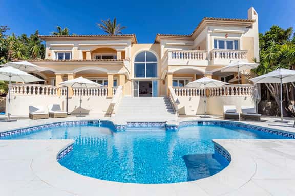 Spacious Mallorca Stay With Panoramic Views - Image 1