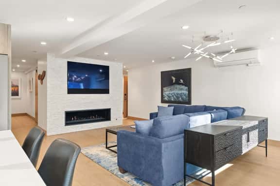 Spacious Downtown Aspen Home for Six - Image 1