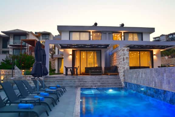 Luxury Coastal Villa With Private Pool - Image 1