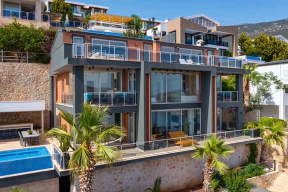 Spacious Five Bedroom Retreat in Kalkan - Image 1