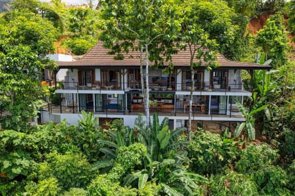 Spacious Villa With Eight Beautiful Bedrooms - Image 1