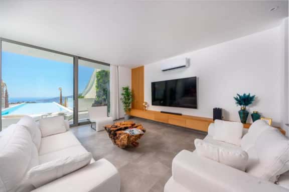 Modern Coastal Villa With Private Jacuzzi - Image 1