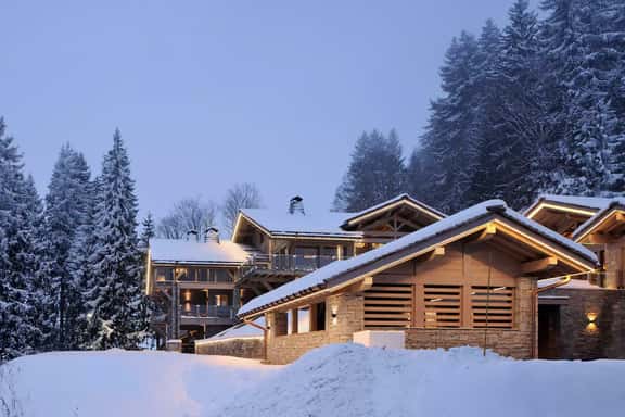 Luxury Group Retreat With Mountain Views - Image 1