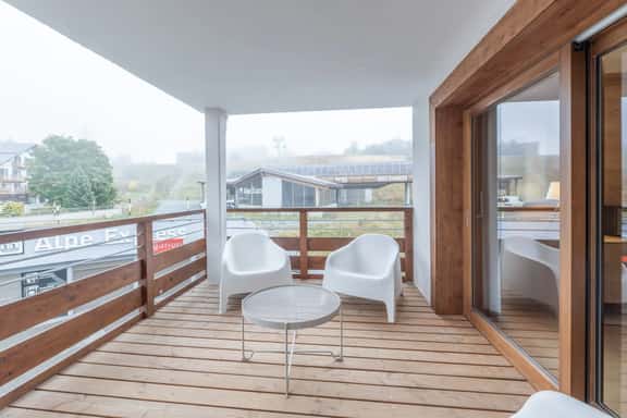 Spacious Apartment Near Ski Slopes - Image 1