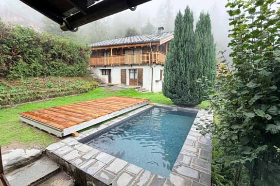Relaxing Mountain Retreat With Sauna and Pool - Image 1