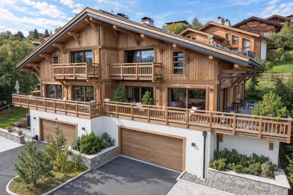 Luxury Alpine Stay With Indoor Jacuzzi - Image 1