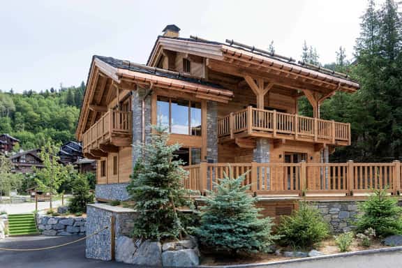Spacious Six Bedroom Chalet in Méribel - Image 1