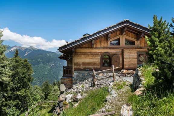 Relaxing Alpine Stay With Indoor Jacuzzi - Image 1