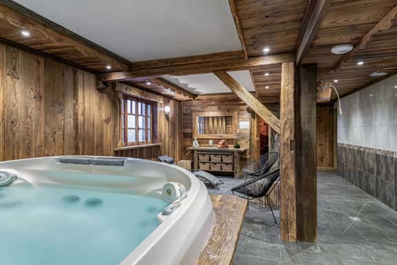 Spacious Chalet In Courchevel Le Praz - Image 1