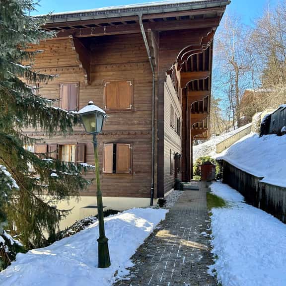 Beautiful Flat With Traditional Architecture - Image 1