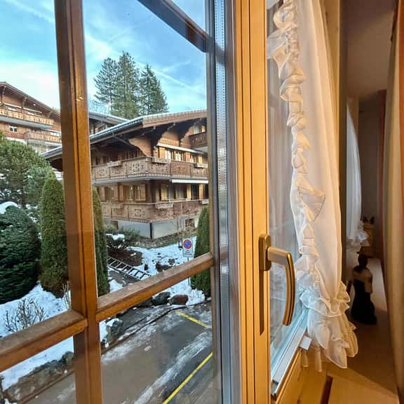 Gstaad Center Top Luxury Apartment 3 - Image 1