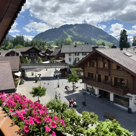 Exquisite Penthouse in the Heart of Gstaad - Image 1