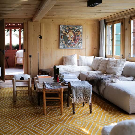 Swiss Chalet Near Gstaad: Luxury, Spa & Views - Image 1