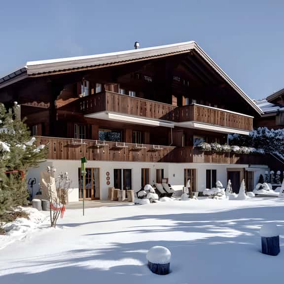 7-bedroom Chalet Private Pool and Stunning Views - Image 1
