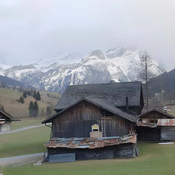 Newly Renovated 3 Bedroom Apartment with Beautiful Views - Image 1