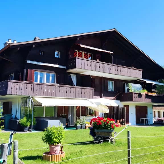 Alpine Haven 3-bedroom Chalet in Gstaad - Image 1