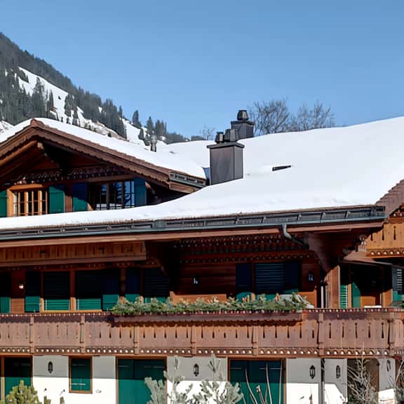 Luxurious 5 Bedroom Chalet With Modern Charm - Image 1