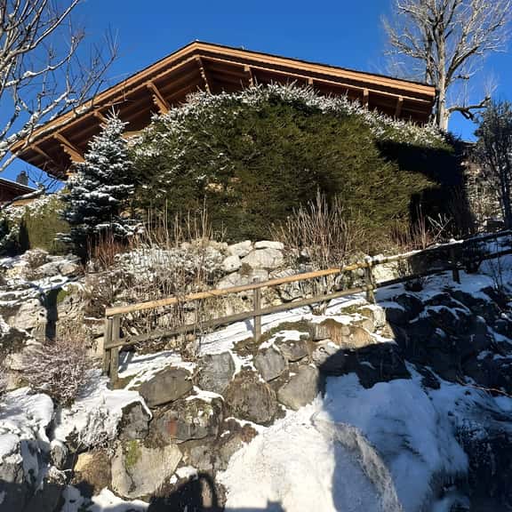 Premier 5BR Chalet with Fitness Room and Stunning Alpine Views - Image 1