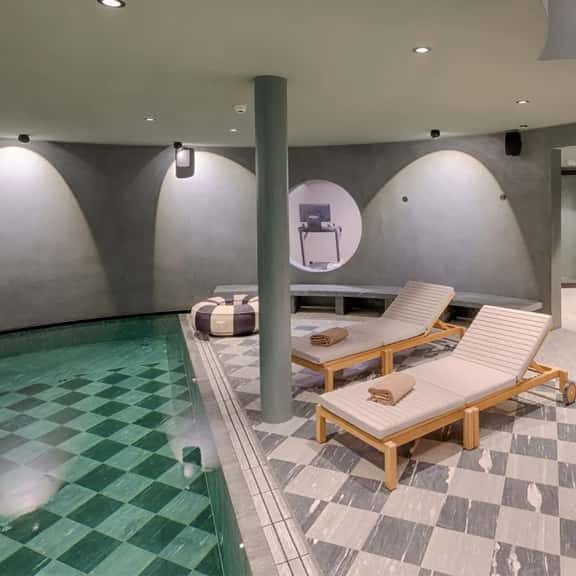 Alpine Elegance Chalet Retreat - Image 1