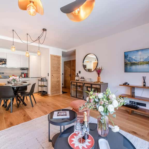 Apartment With Balcony in Prime Location - Image 1