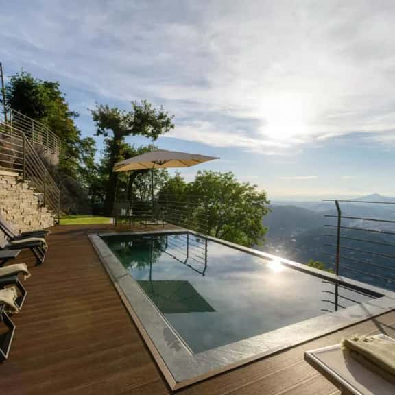 Art Filled Lake Villa With Views - Image 1