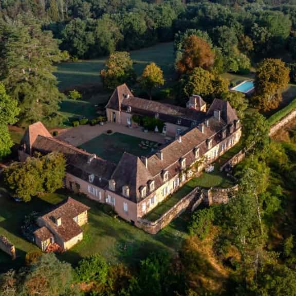 Château With Terraces Overlooking Dordogne Valley - Image 1