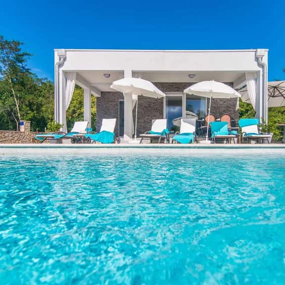 Comfortable Family Villa With Outdoor BBQ - Image 1