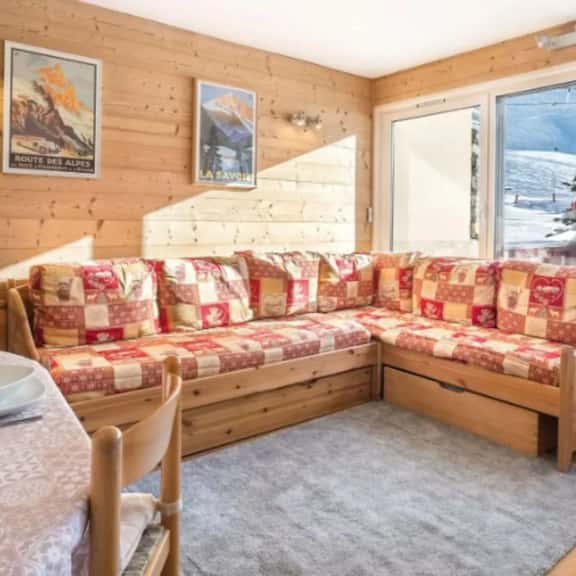 Cozy Ski Apartment Near Lift Access - Image 1