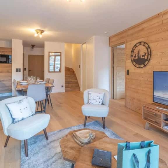 Duplex Mountain Retreat Near Ski Lifts - Image 1