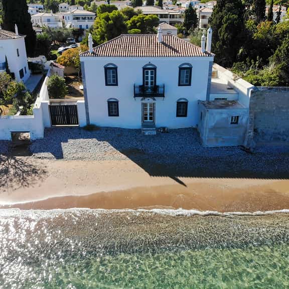 Fine Jewel Villa set on the Beach - Image 1