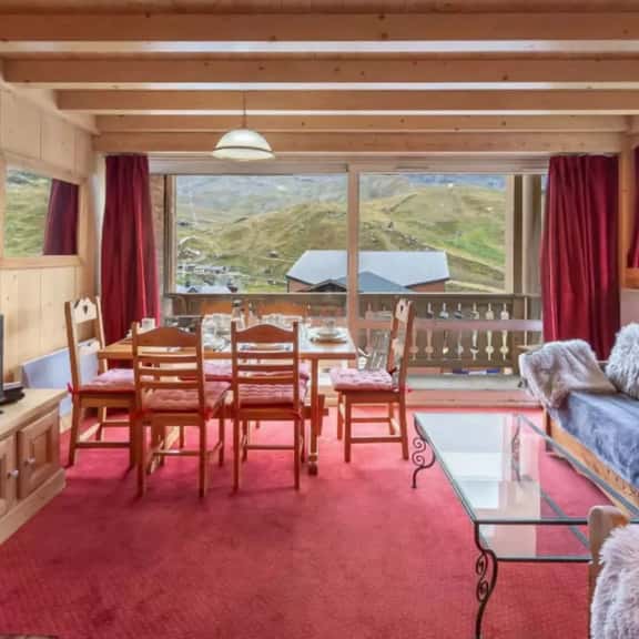 Mountain Escape Apartment Near Ski Lifts - Image 1