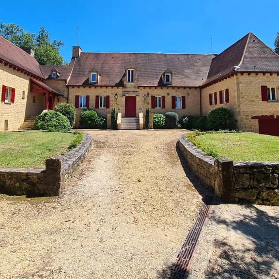 Panoramic Dordogne River Manor Retreat - Image 1