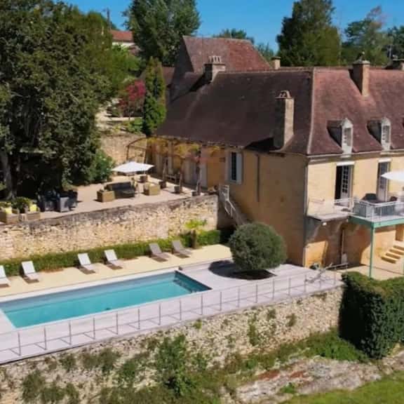 Peaceful Hamlet Manor With Views - Image 1