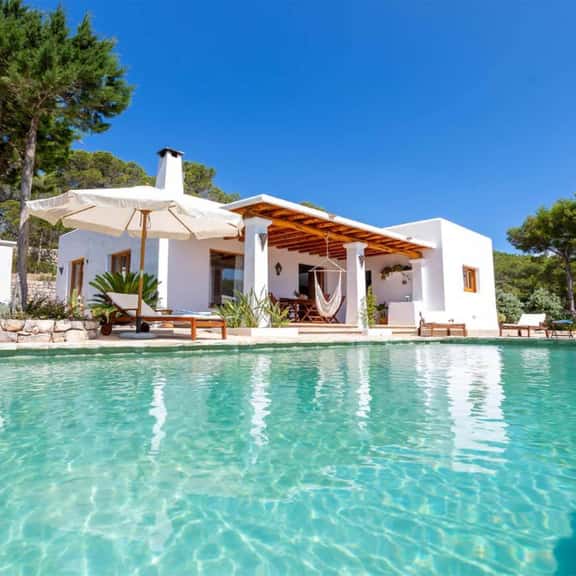 Rural Villa with Mountain and Sea Views - Image 1