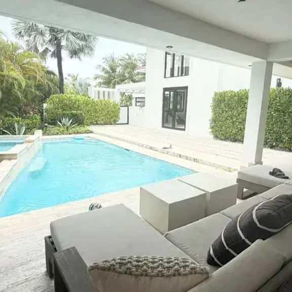Serene Dorado Beachside Sanctuary - Image 1