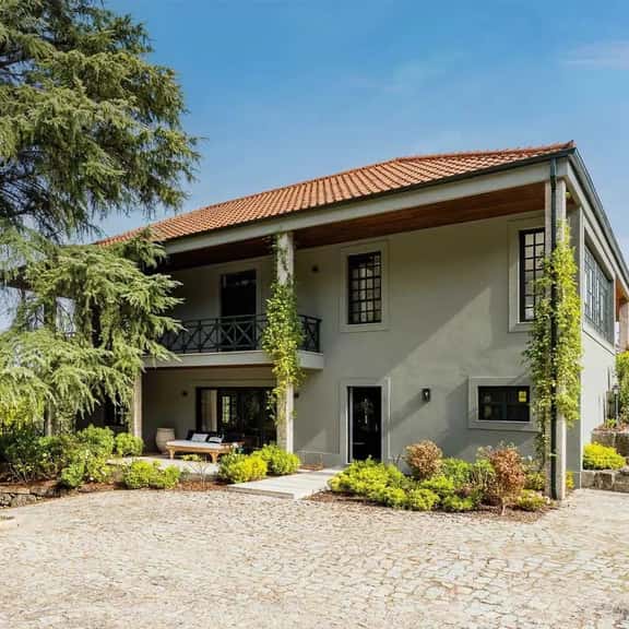 Spacious Douro Retreat With Outdoor Pool - Image 1